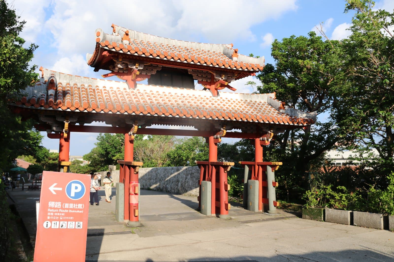 Naha, Okinawa en 1 Día: Un Itinerario Real Entre Puerto, Mercado y Playa