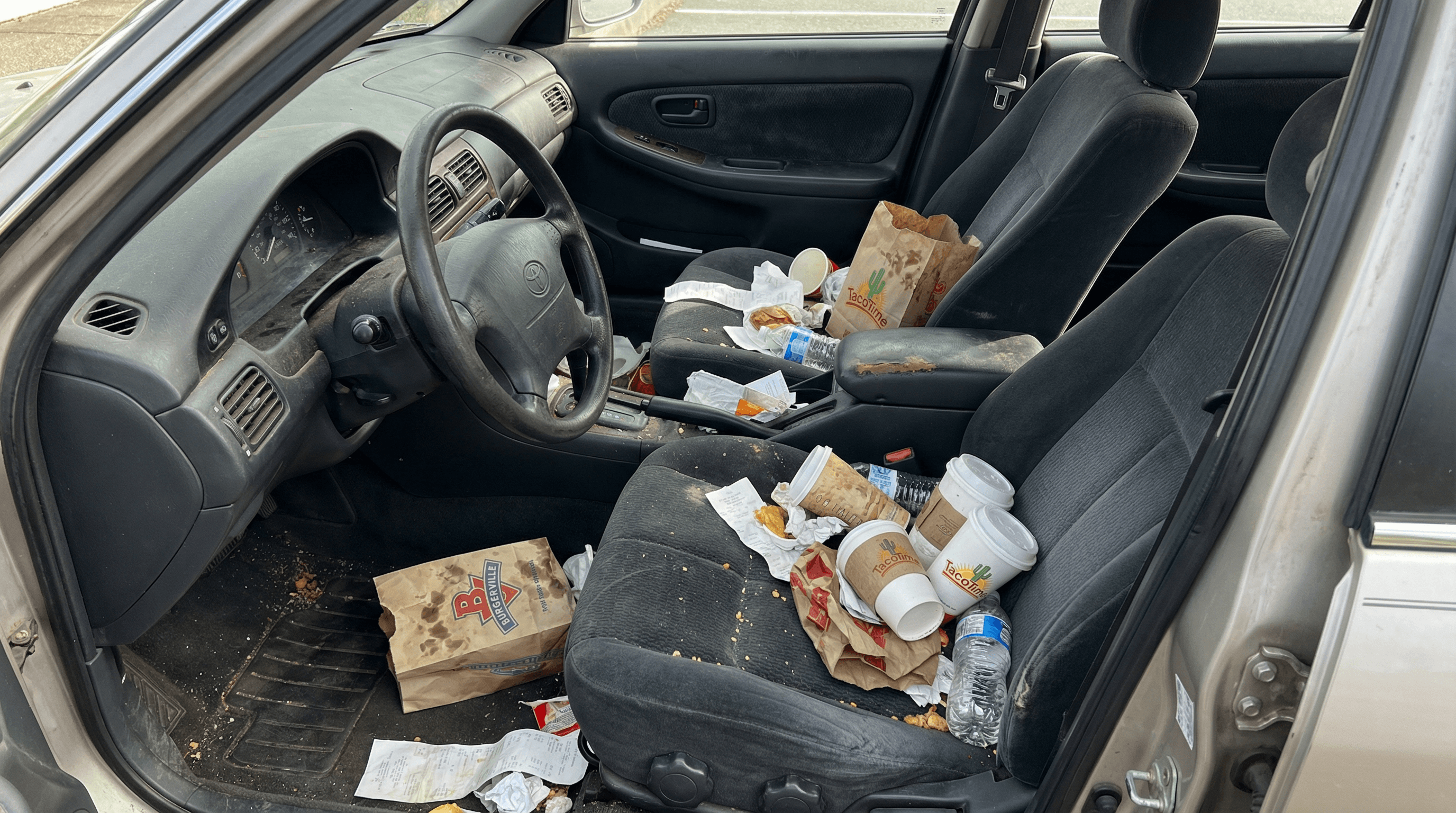 O Teu Carro é Um Caixote do Lixo Com Rodas? Dicas de Limpeza Interior Rápida